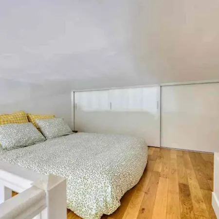 Sunny Duplex With Private Terrace باريس